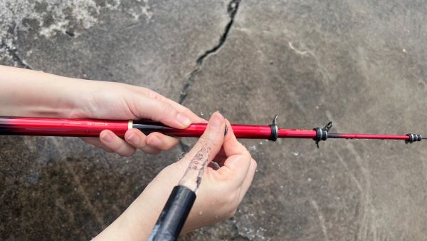 振出式釣竿每顆導環都須仔細清洗